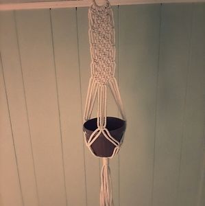 Macrame plant hanger